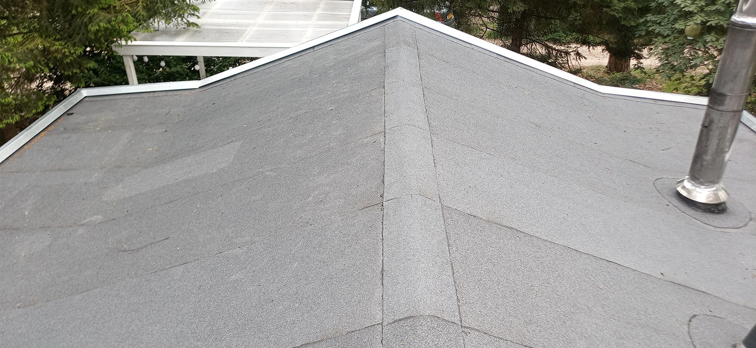 Bovenaanzicht van een geplaatste bedekking van het dak voor J Huiting Klussenbedrijf